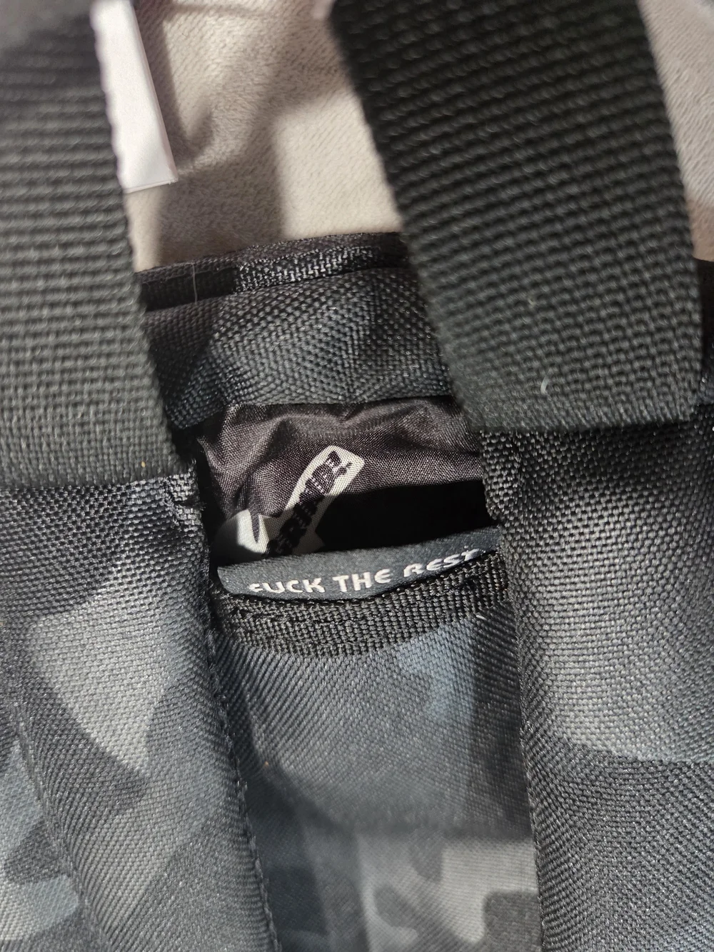 Herschel Independent Classic XL 30L Back black with BUILT TO GRIND
